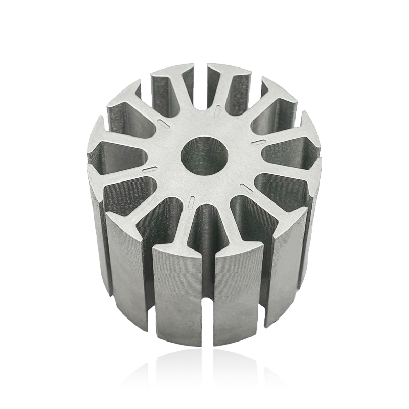 In che modo lo statore e il nucleo del rotore del motore della pompa dell'acqua contribuiscono alla stabilità della coppia e alle prestazioni di avvio regolari del motore della pompa dell'acqua?