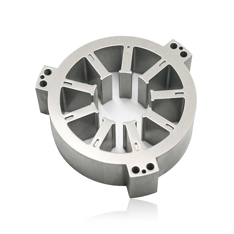 In che modo le laminazioni del nucleo statorico di un ventilatore industriale influiscono sulle perdite per correnti parassite, sull'efficienza magnetica e sulla generazione di calore nei motori dei ventilatori industriali?